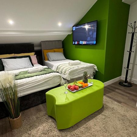 Southgate Luxury Apartments Elland Bagian luar foto