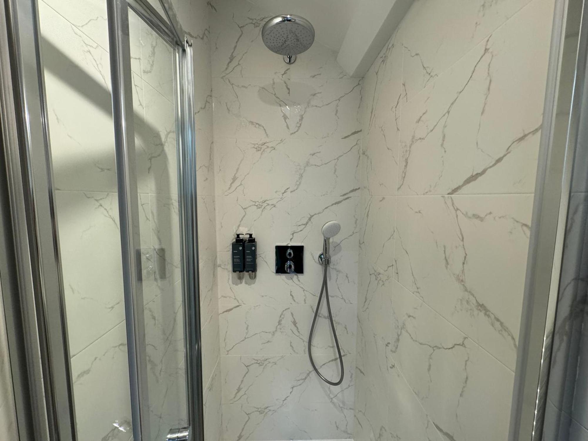 Southgate Luxury Apartments Elland Bagian luar foto