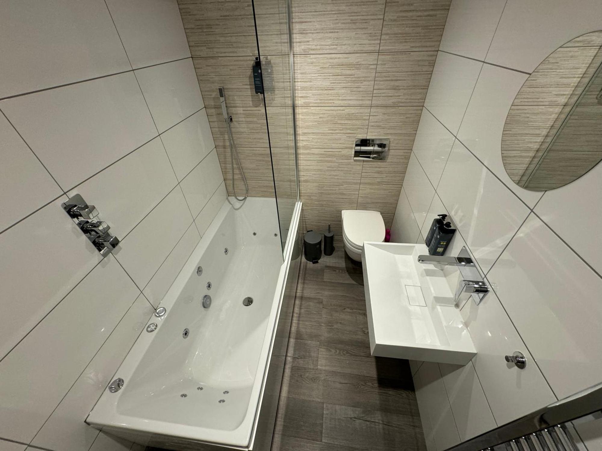 Southgate Luxury Apartments Elland Bagian luar foto