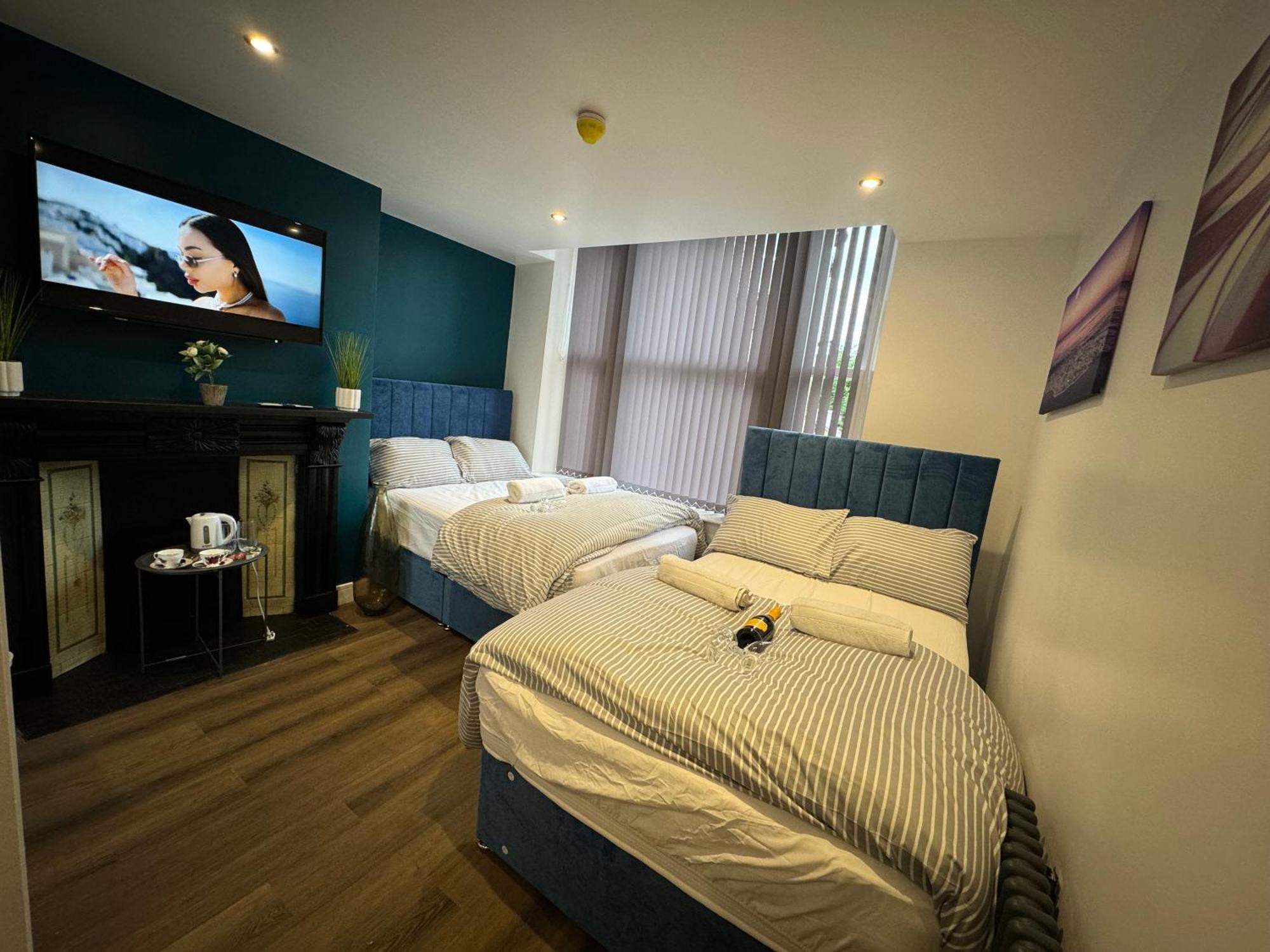 Southgate Luxury Apartments Elland Bagian luar foto