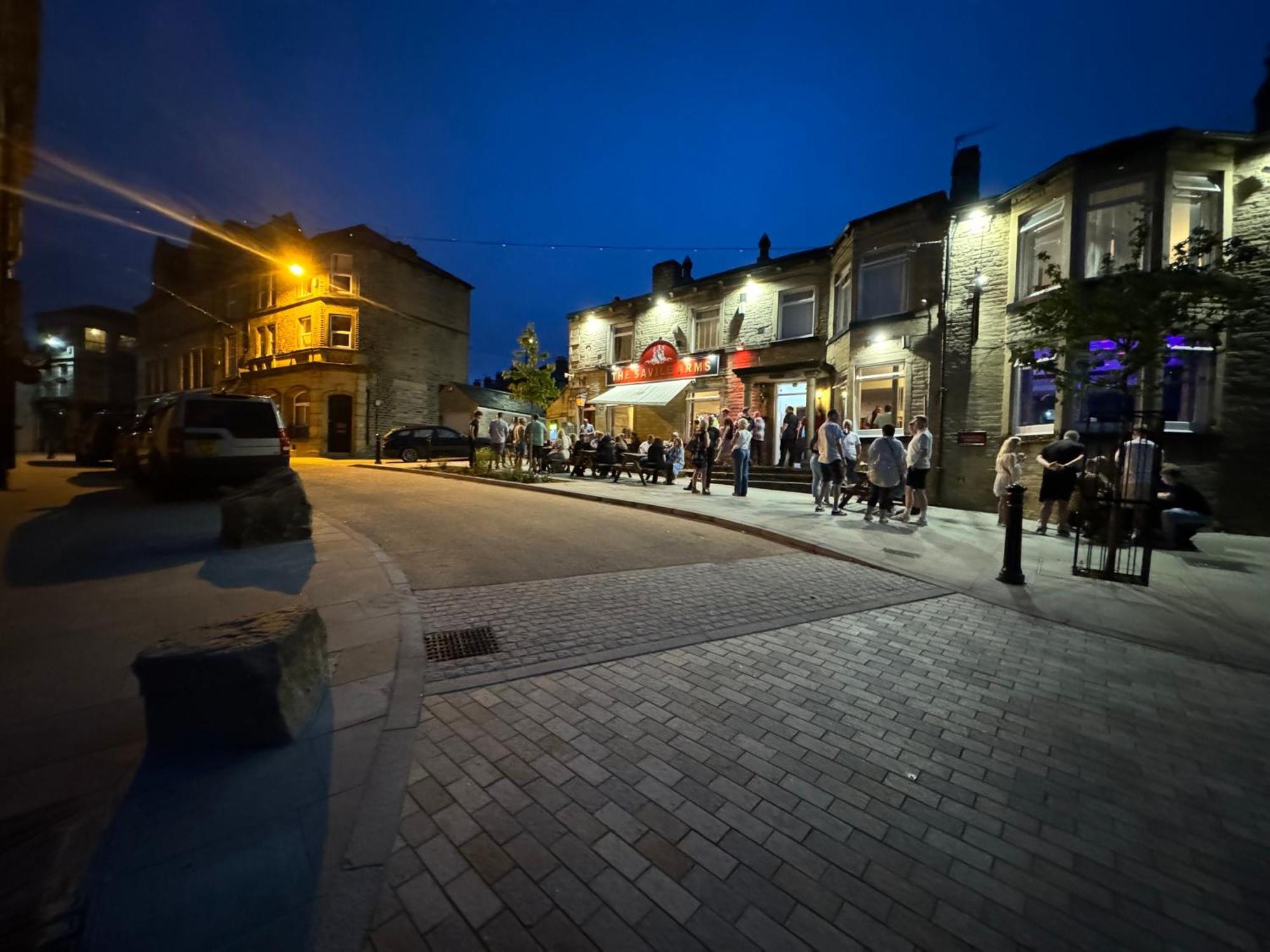 Southgate Luxury Apartments Elland Bagian luar foto