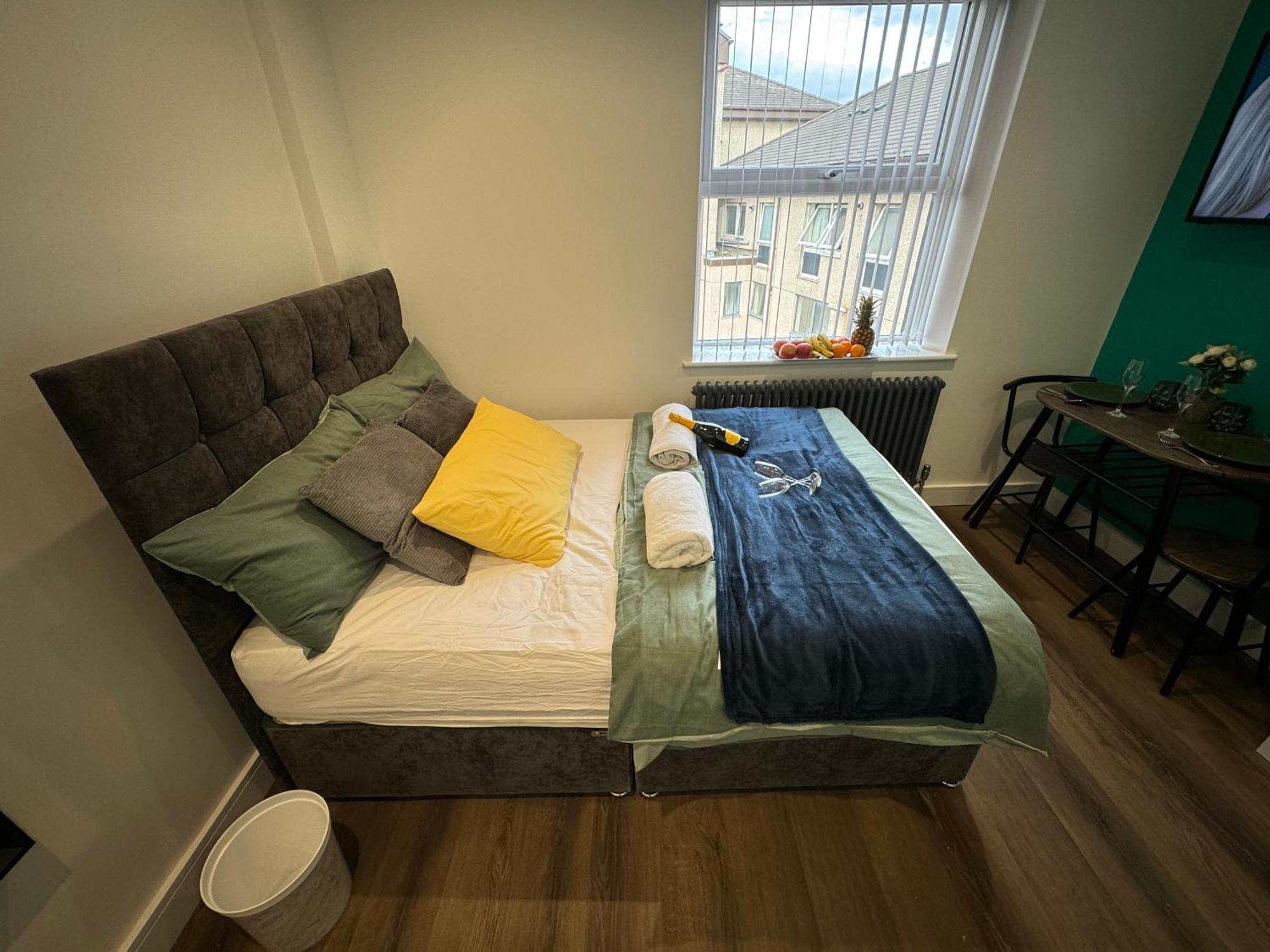 Southgate Luxury Apartments Elland Bagian luar foto