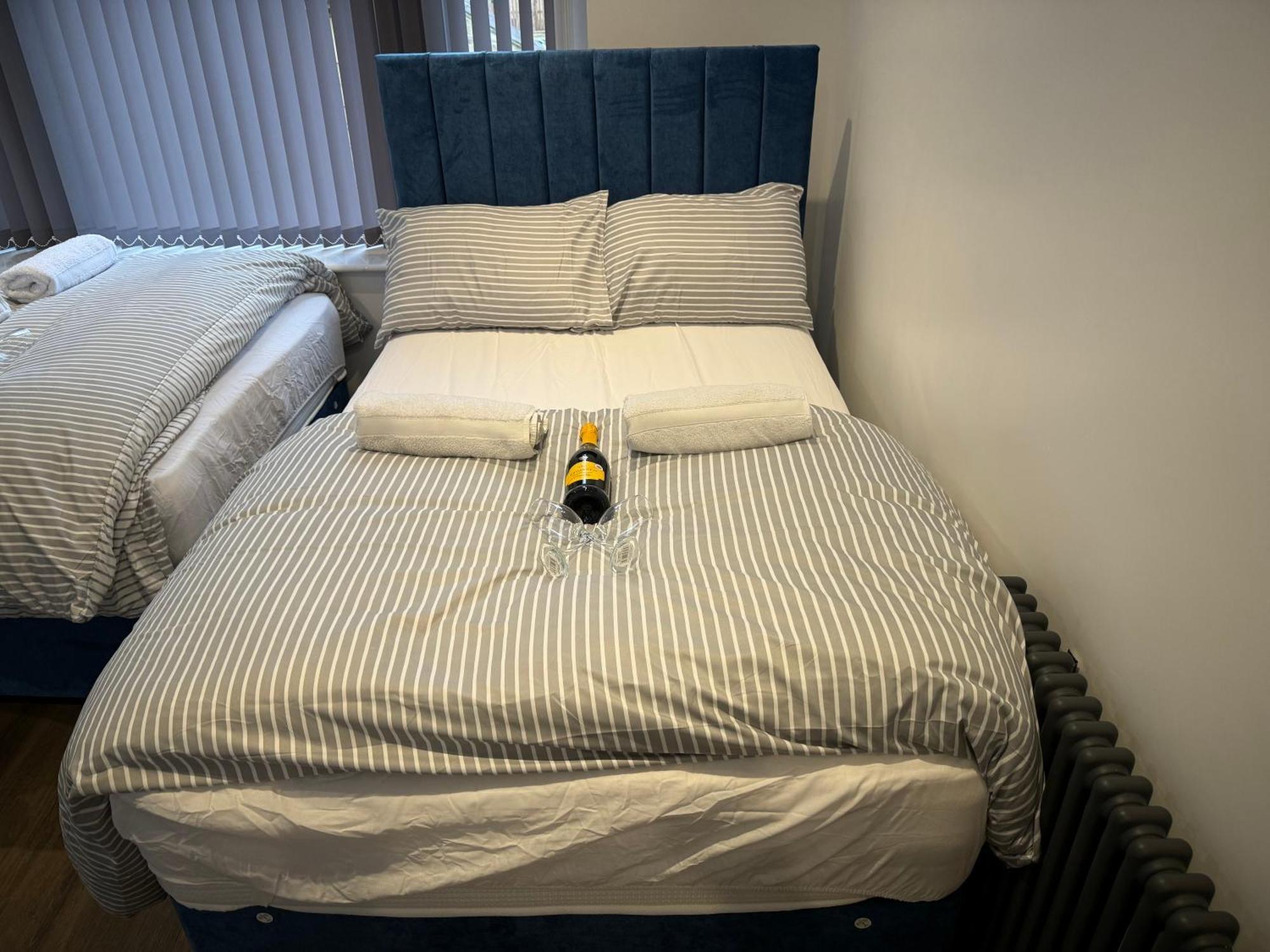 Southgate Luxury Apartments Elland Bagian luar foto