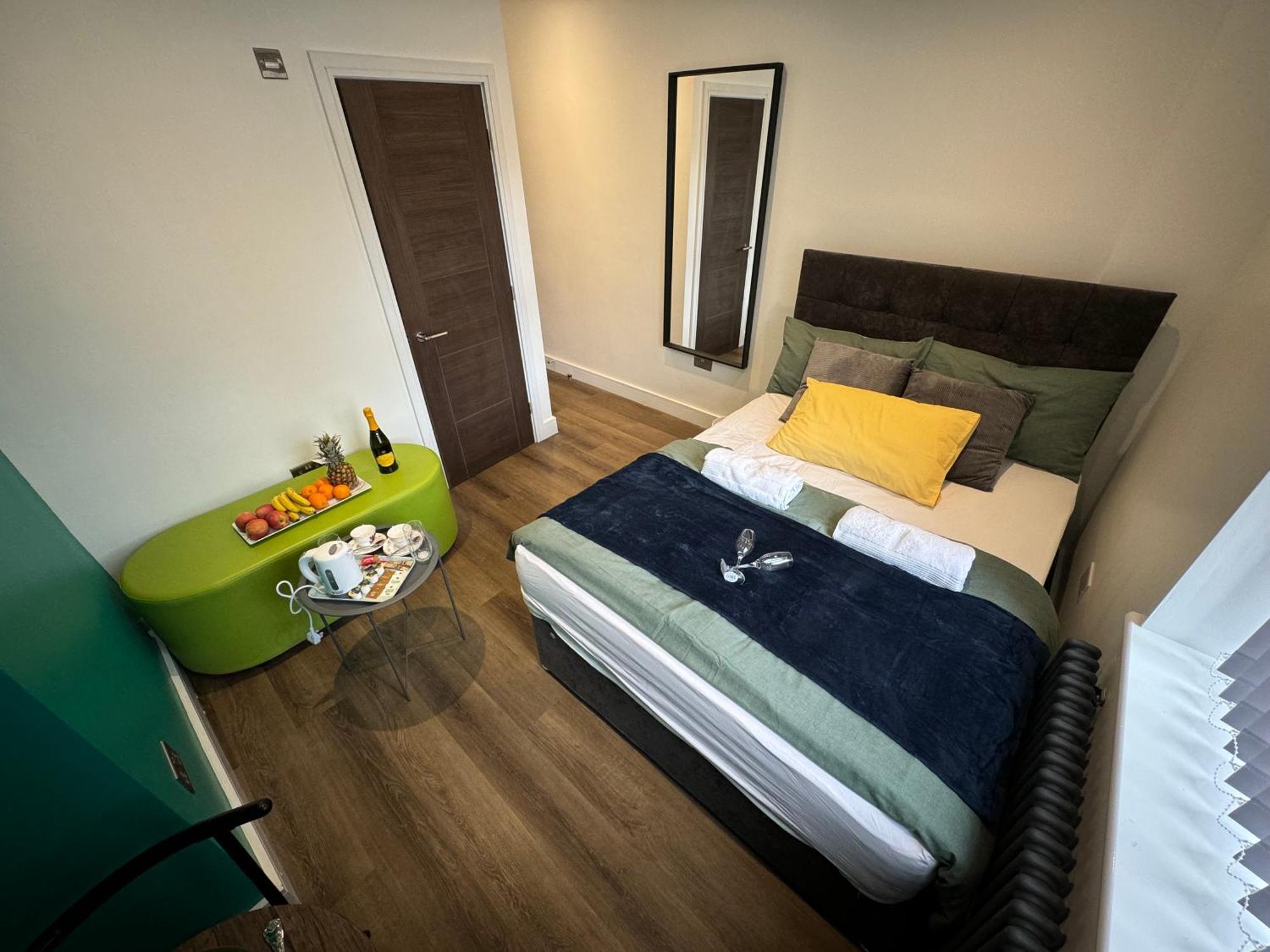 Southgate Luxury Apartments Elland Bagian luar foto