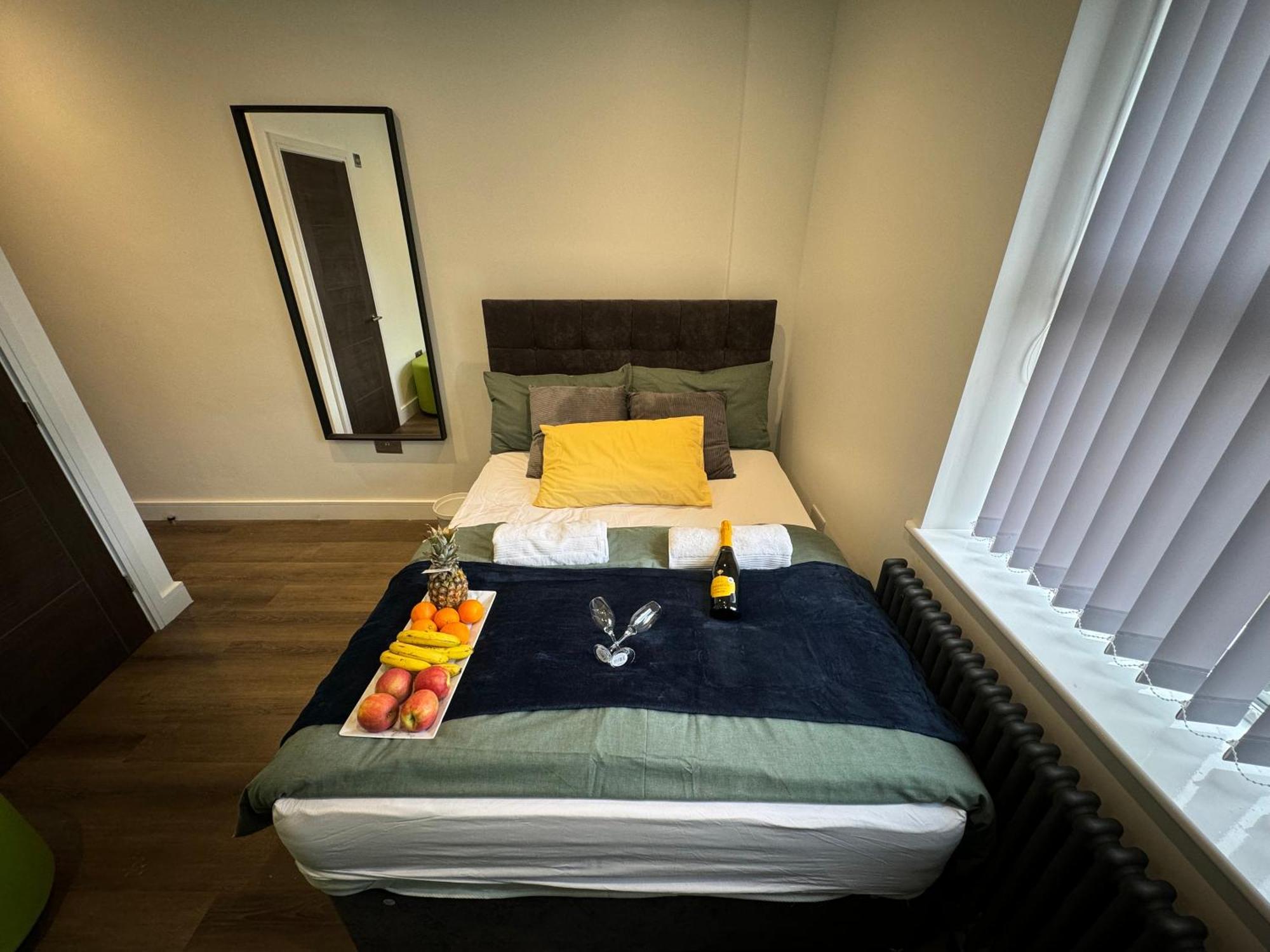 Southgate Luxury Apartments Elland Bagian luar foto